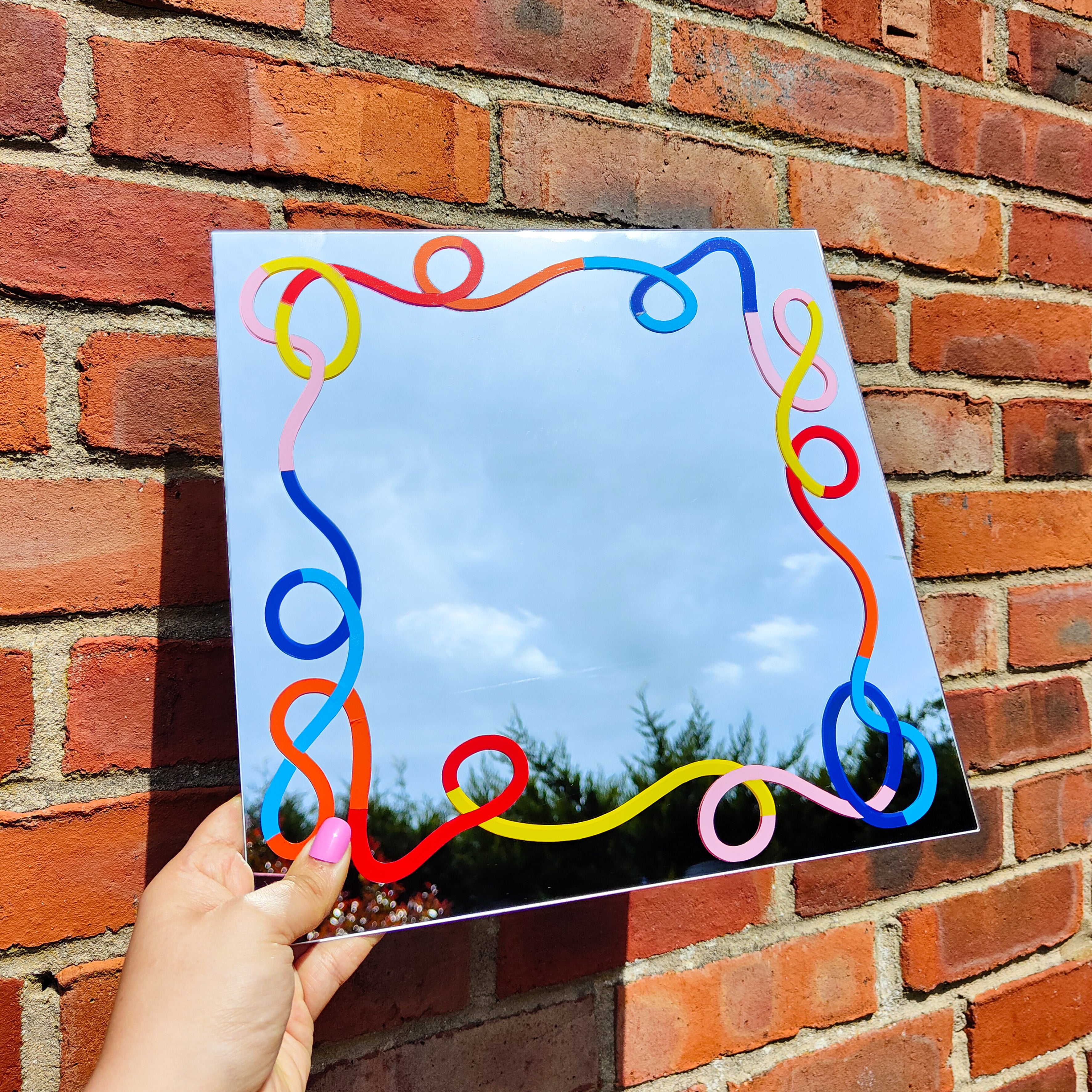 'threads' Selfie Mirror